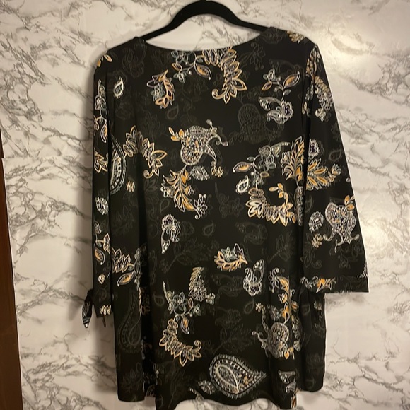 CJ Banks size 2x black print knit tunic top. - Picture 5 of 7